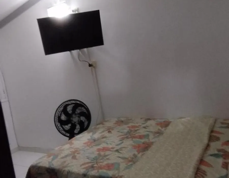 Linda casa de condomínio na praça 21-1