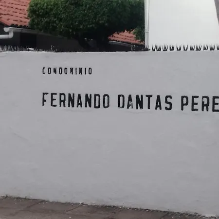 Linda casa de condomínio na praça 21-3